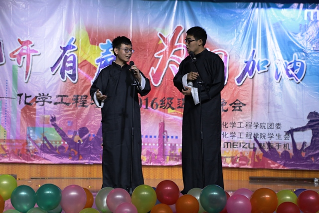 相声《任我行》 纪洪洋摄影 相声《任我行》 纪洪洋摄影