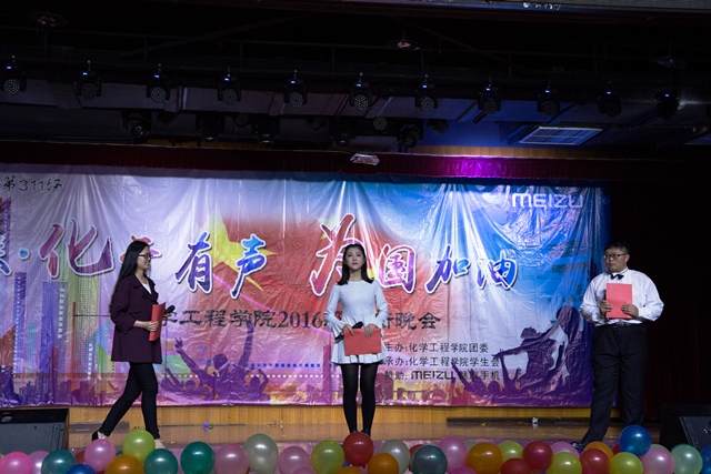 诗朗诵《为你读诗:我们一家人》 纪洪洋摄影 诗朗诵《为你读诗:我们一家人》 纪洪洋摄影